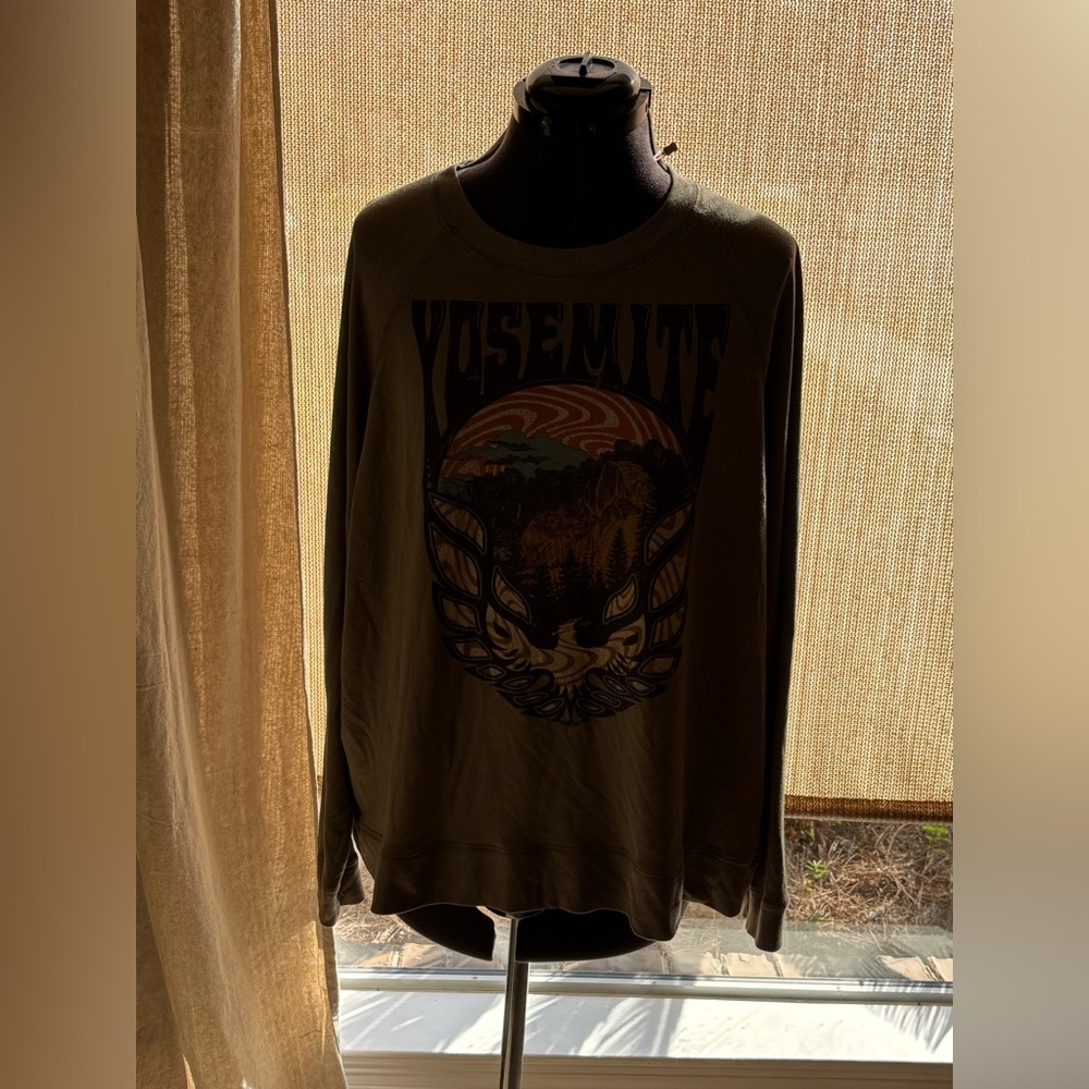Altar'd State Women's Yosemite Long-Sleeve Sweatshirt Size Large.